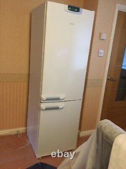 Bosch frost free fridge freezer KGU34125GB in full working order