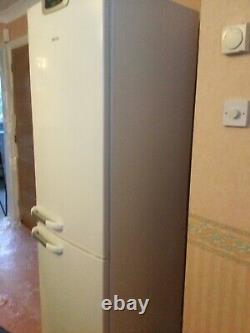 Bosch frost free fridge freezer KGU34125GB in full working order