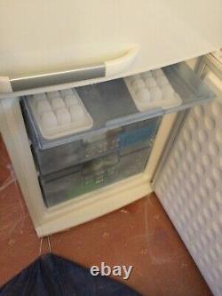 Bosch frost free fridge freezer KGU34125GB in full working order