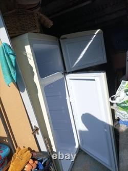 ElectriQ 204 L 80/20 Retro Fridge Freezer Cream. Adjustable Shelves