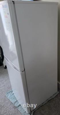 Essentials C55CW18 White 2-Door Top-Freezer Fridge Freezer 114/63L 208kWh