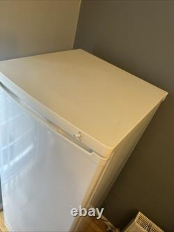 Freezer has a Single door and Six drawers