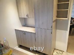 Lamona 6250 Integrated fridge freezer & Howdens Greenwich Light Grey Oak unit