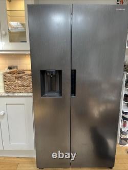 Samsung American-Style Fridge Freezer in matte stainless steel