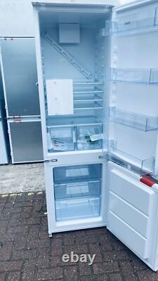 Zanussi ZNFN18ES3 Integrated White 70/30 LowFrost Fridge Freezer#1361