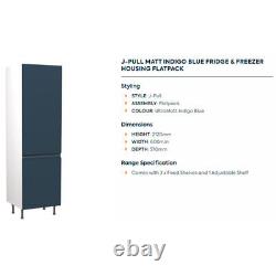 Armoire de cuisine avec unités hautes J-Pull, porte bleu indigo mat et charnières à fermeture douce