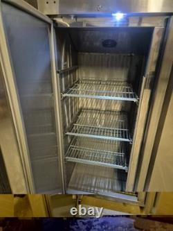 Congélateur commercial double porte Adexa F800S pour restauration et cuisine professionnelle, en état de fonctionnement