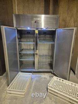 Congélateur commercial double porte Adexa F800S pour restauration et cuisine professionnelle, en état de fonctionnement