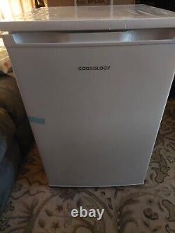 Cuisinologie UCFR130WH Réfrigérateur de garde-manger autonome de 130 litres en blanc