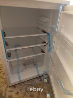 Cuisinologie UCFR130WH Réfrigérateur de garde-manger autonome de 130 litres en blanc