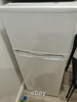 Petit combiné réfrigérateur congélateur blanc Argos Bush ME48113FF 117 litres 2 portes 113 cm