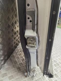 Porte de réfrigérateur-congélateur arrière nue en gris pour Mercedes Sprinter W906 2015