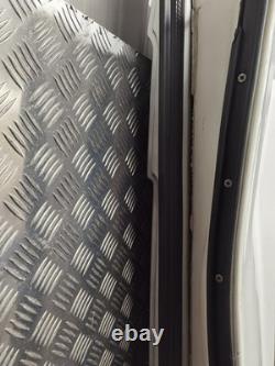 Porte de réfrigérateur-congélateur arrière nue en gris pour Mercedes Sprinter W906 2015