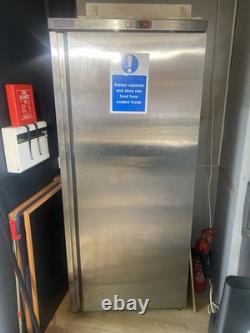 Réfrigérateur Arctica commercial à porte simple 700 L et congélateur assorti
