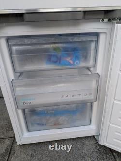 Réfrigérateur Congélateur Sharp SJ-BB04DTXWE2-EN WH en blanc, en très bon état, 2 ans d'âge