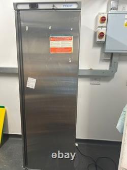 Réfrigérateur à porte pleine à poser Polar CD613 600 L avec 1 compartiment congélateur et porte simple pleine
