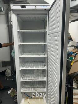 Réfrigérateur à porte pleine à poser Polar CD613 600 L avec 1 compartiment congélateur et porte simple pleine