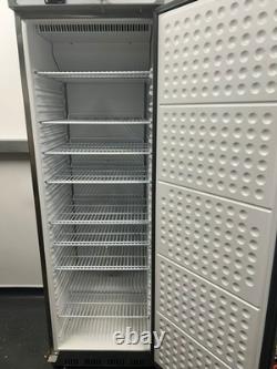 Réfrigérateur à porte pleine à poser Polar CD613 600 L avec 1 compartiment congélateur et porte simple pleine