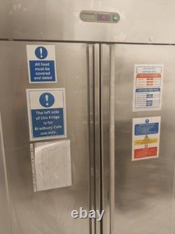 Réfrigérateur commercial à deux portes Polar. En parfait état de fonctionnement.