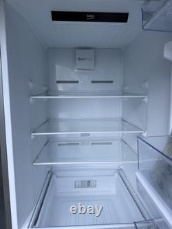 Réfrigérateur-congélateur Beko en acier inoxydable, sans givre, en excellent état