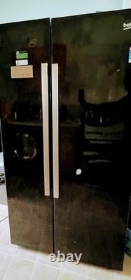 Réfrigérateur congélateur Beko style américain noir à double portes
