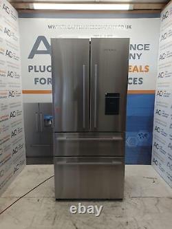 Réfrigérateur-congélateur Fisher & Paykel RF523GDUX1 sans givre avec eau en acier inoxydable.