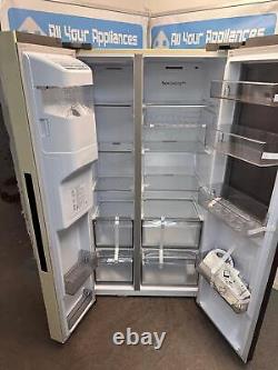 Réfrigérateur-congélateur Samsung RH68B8831S9 American Food ShowCase sur mesure, couleur crème brillante.
