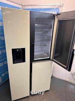 Réfrigérateur-congélateur Samsung RH68B8831S9 American Food ShowCase sur mesure, couleur crème brillante.