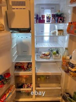 Réfrigérateur-congélateur Samsung RSG5UUMH avec fabrique de glace et distributeur d'eau fraîche