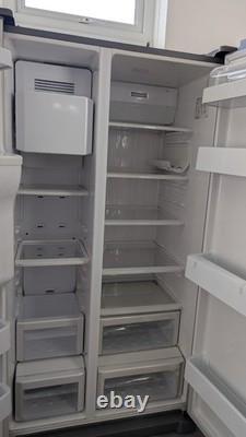 Réfrigérateur-congélateur Samsung de style américain : propre, spacieux, à prix réduit