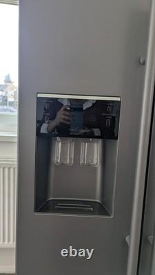 Réfrigérateur-congélateur Samsung de style américain : propre, spacieux, à prix réduit