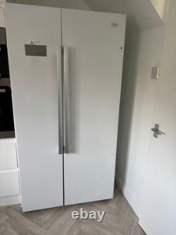 Réfrigérateur-congélateur américain Beko côte à côte blanc sans givre pose libre à 2 portes