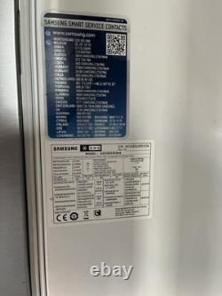 Réfrigérateur congélateur américain Samsung RS53K4400SA avec machine à glaçons et distributeur d'eau