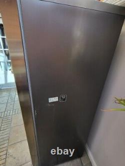 Réfrigérateur congélateur américain Samsung RSG5UCRS avec distributeur de glaçons et d'eau en acier inoxydable.