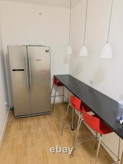 Réfrigérateur congélateur américain à double porte Samsung argenté, côte à côte