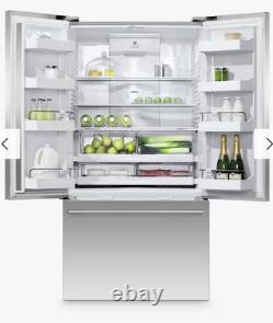 Réfrigérateur-congélateur avec distributeur d'eau style porte française