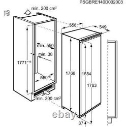 Réfrigérateur encastrable à hauteur totale AEG SKE818E1DC avec porte fixe intégrée de qualité A