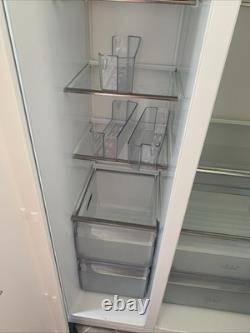 Réfrigérateur et congélateur Kenwood à deux portes avec distributeur d'eau argenté en bon état de fonctionnement
