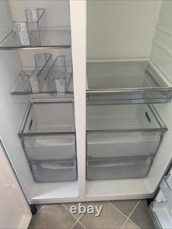 Réfrigérateur et congélateur Kenwood à deux portes avec distributeur d'eau argenté en bon état de fonctionnement
