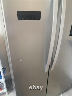 Réfrigérateur et congélateur Kenwood à deux portes avec distributeur d'eau argenté en bon état de fonctionnement