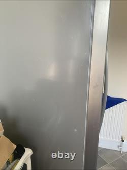 Réfrigérateur et congélateur Kenwood à deux portes avec distributeur d'eau argenté en bon état de fonctionnement