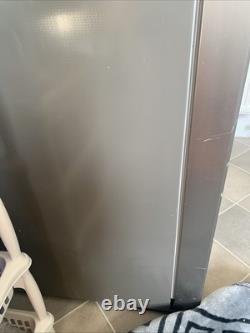 Réfrigérateur et congélateur Kenwood à deux portes avec distributeur d'eau argenté en bon état de fonctionnement
