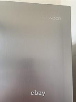 Réfrigérateur et congélateur Kenwood à deux portes avec distributeur d'eau argenté en bon état de fonctionnement