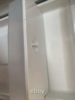 Réfrigérateur et congélateur Kenwood à deux portes avec distributeur d'eau argenté en bon état de fonctionnement