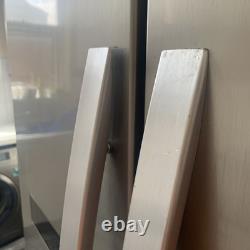 Réfrigérateur et congélateur Kenwood à deux portes avec distributeur d'eau argenté en bon état de fonctionnement